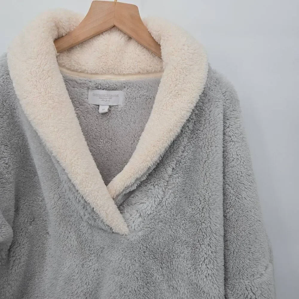 Hammacher Schlemmer Pullover Lounge Sweater Size Medium Gray Plush Warm Cozy Win